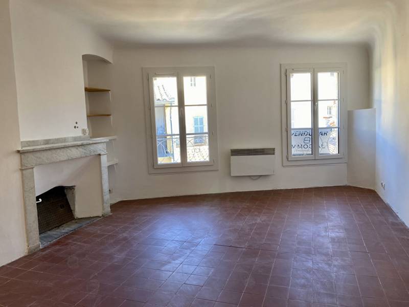 Louer un appartement 3 pièces à Aix-en-Provence avec tomettes au centre-ville