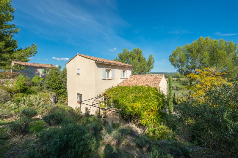 Maison 6 pièces vendu à AIX EN PROVENCE avec piscine, dans une résidence sécurisée, au calme, secteur sud